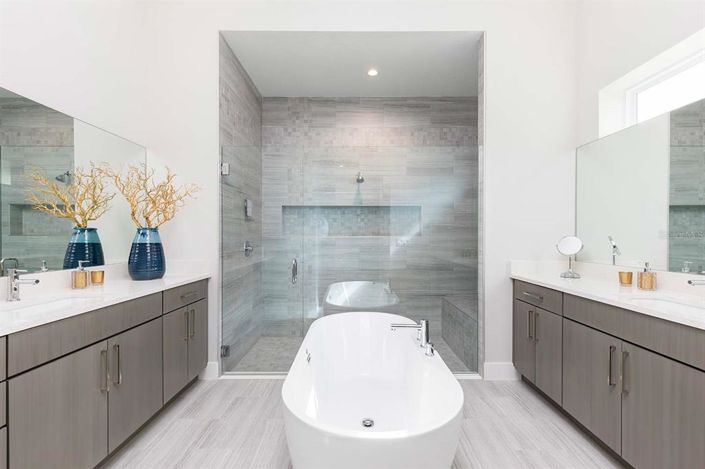 Image No.20-10 Bed Property for sale