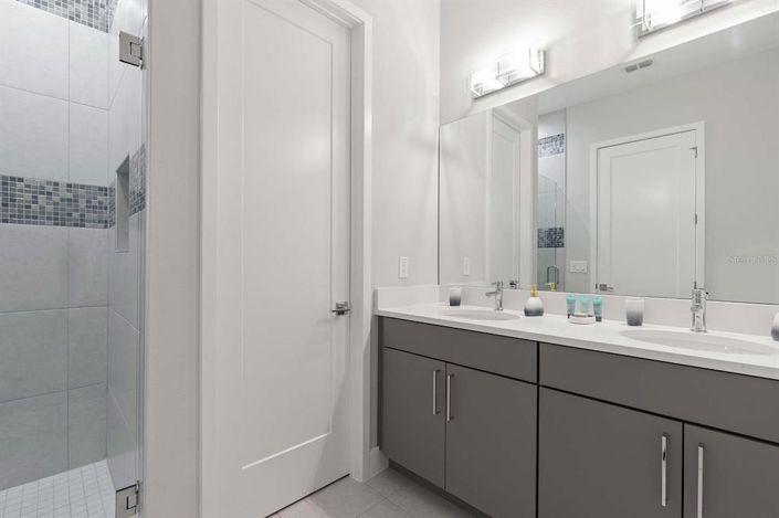 Image No.29-10 Bed Property for sale