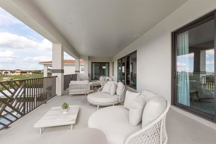 Image No.43-10 Bed Property for sale