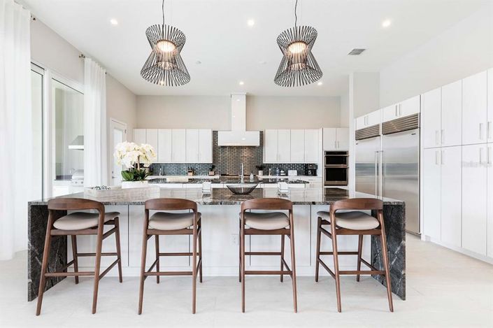 Image No.8-10 Bed Property for sale