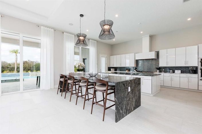 Image No.9-10 Bed Property for sale