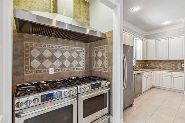 Image No.19-5 Bed Property for sale