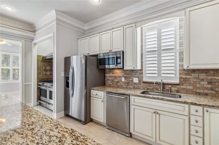 Image No.20-5 Bed Property for sale