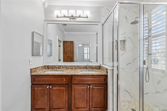 Image No.33-5 Bed Property for sale