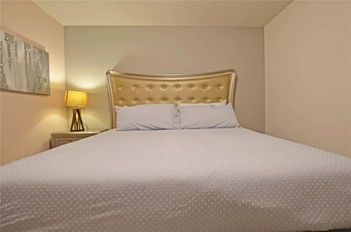 Image No.40-8 Bed Property for sale