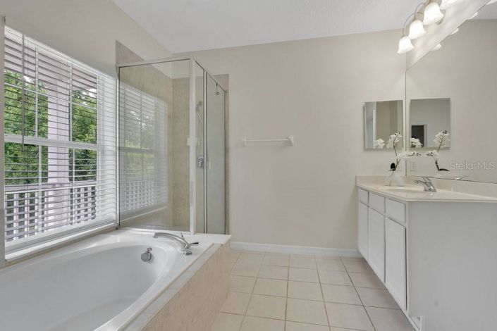 Image No.14-5 Bed Property for sale