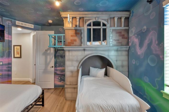 Image No.14-11 Bed Property for sale