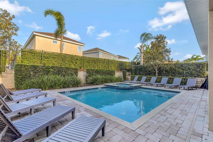 Image No.24-11 Bed Property for sale