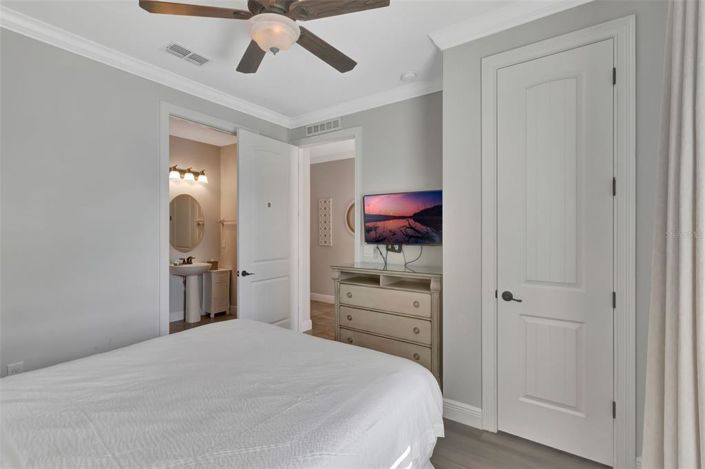 Image No.58-11 Bed Property for sale