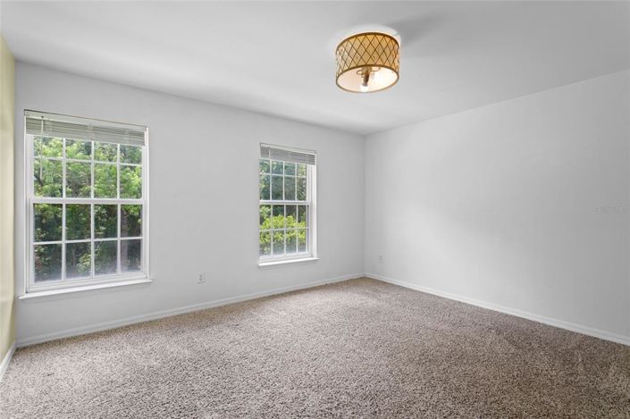 Image No.17-4 Bed Townhouse for sale