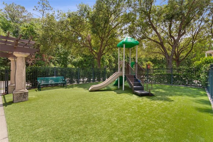 Image No.30-4 Bed Townhouse for sale