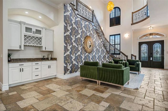 Image No.12-5 Bed Property for sale