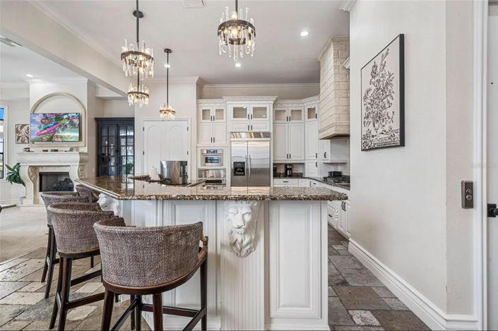 Image No.16-5 Bed Property for sale