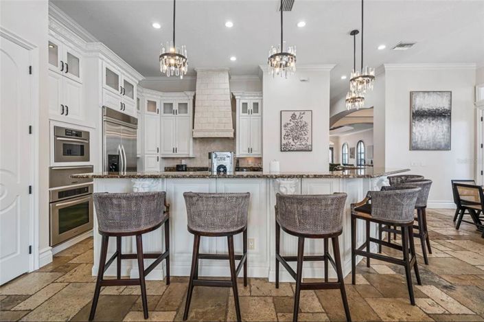 Image No.19-5 Bed Property for sale