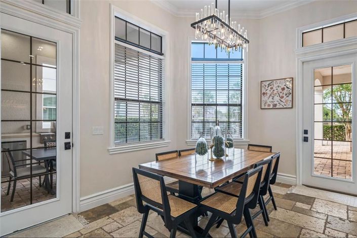 Image No.20-5 Bed Property for sale