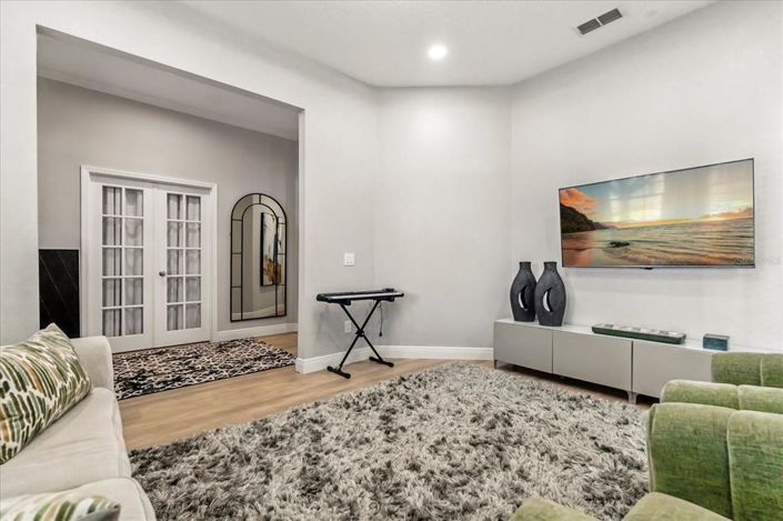 Image No.12-4 Bed Property for sale