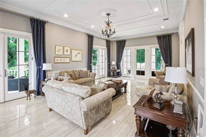 Image No.12-6 Bed Property for sale