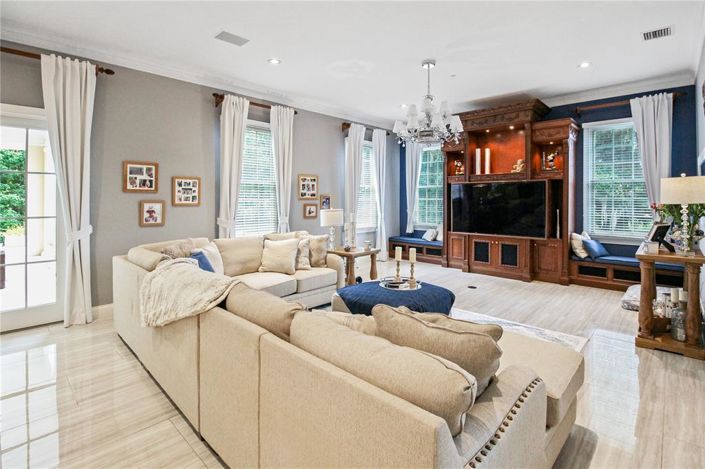 Image No.20-6 Bed Property for sale