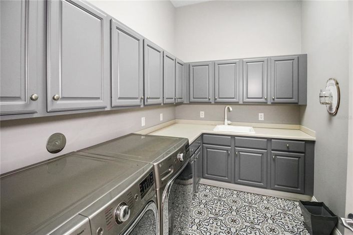 Image No.24-6 Bed Property for sale