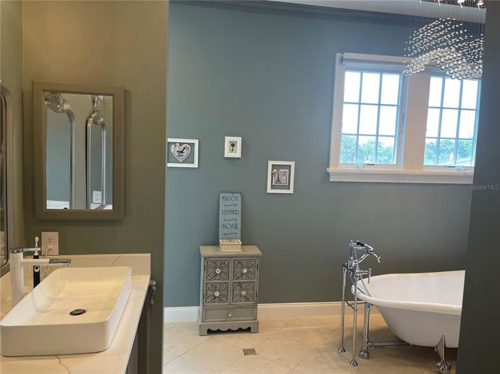 Image No.35-6 Bed Property for sale