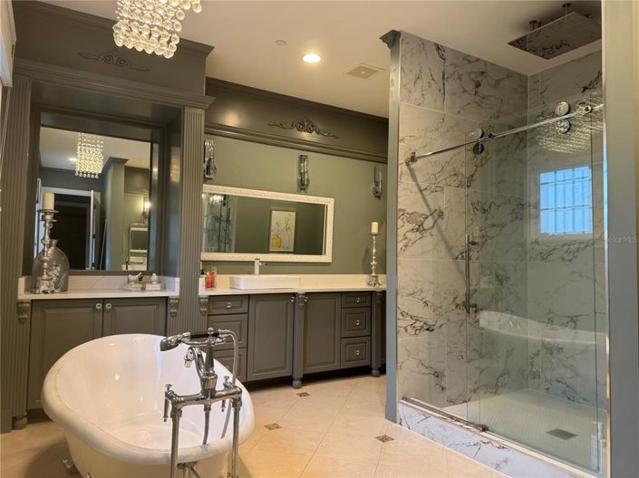 Image No.36-6 Bed Property for sale