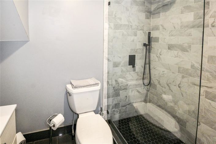 Image No.48-6 Bed Property for sale