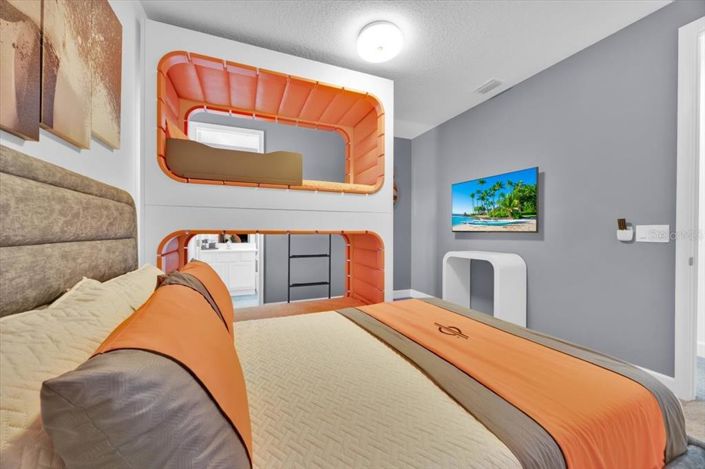 Image No.28-5 Bed Property for sale