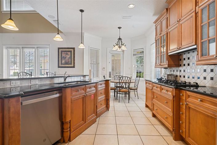 Image No.12-4 Bed Property for sale