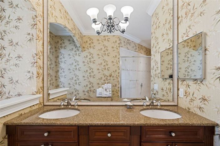 Image No.18-4 Bed Property for sale