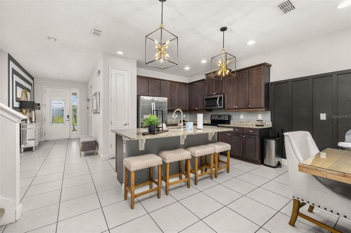 Image No.12-8 Bed Property for sale