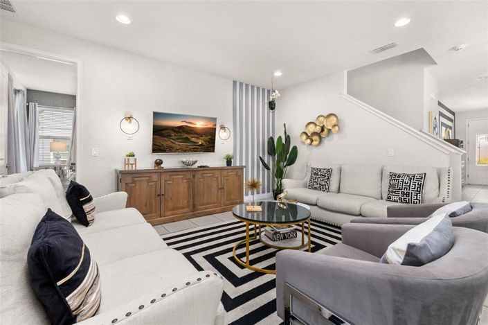 Image No.17-8 Bed Property for sale