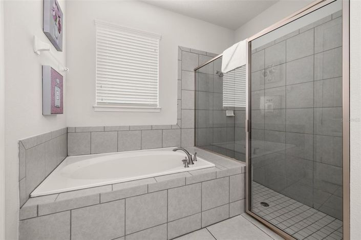 Image No.25-8 Bed Property for sale