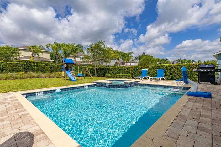 Image No.60-8 Bed Property for sale