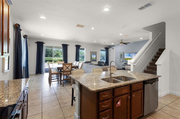 Image No.10-8 Bed Property for sale