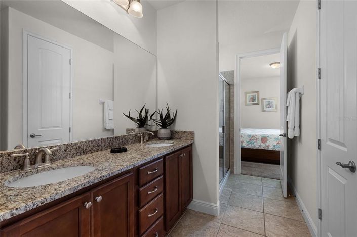 Image No.28-8 Bed Property for sale