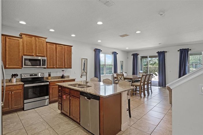 Image No.7-8 Bed Property for sale