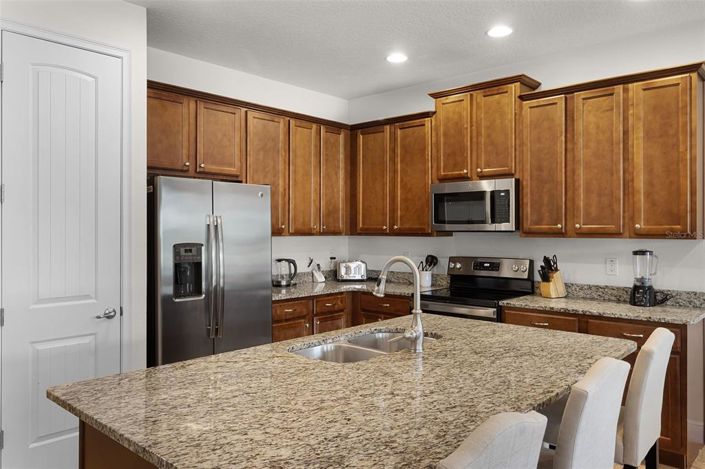 Image No.8-8 Bed Property for sale