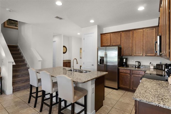 Image No.9-8 Bed Property for sale