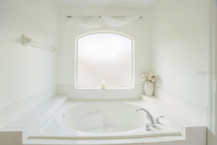 Image No.30-4 Bed Property for sale