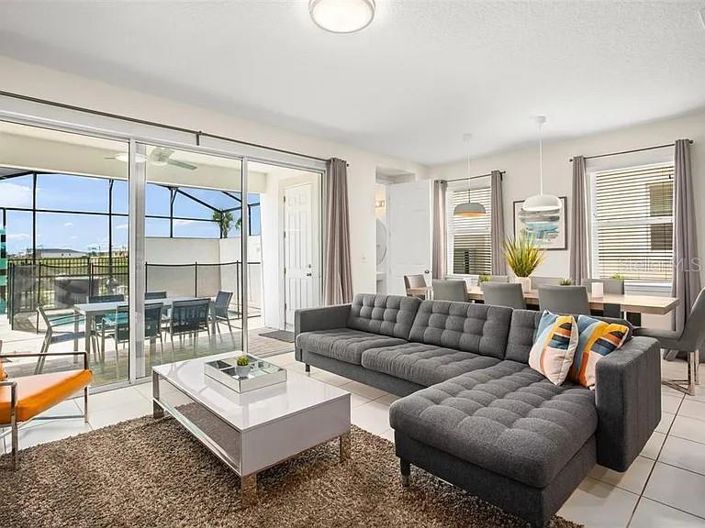 Image No.12-5 Bed Townhouse for sale