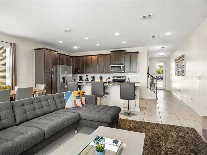 Image No.16-5 Bed Townhouse for sale