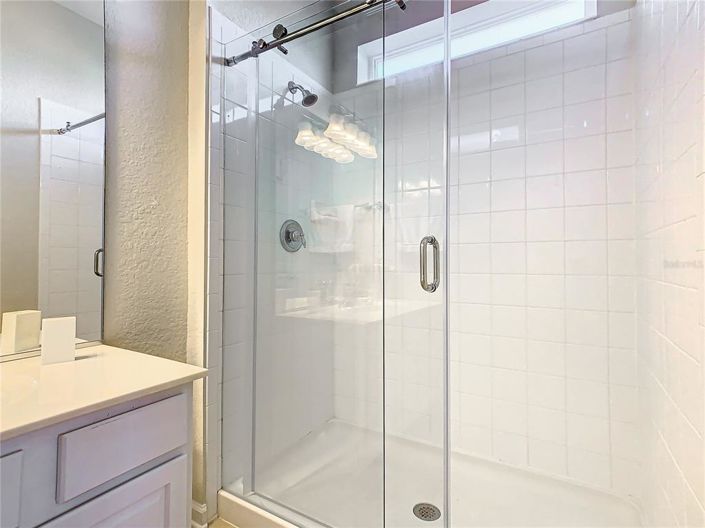 Image No.50-5 Bed Property for sale