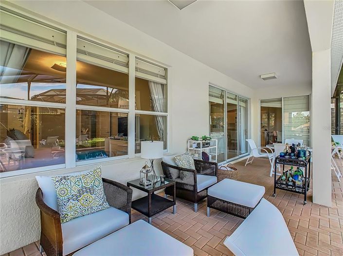 Image No.68-5 Bed Property for sale