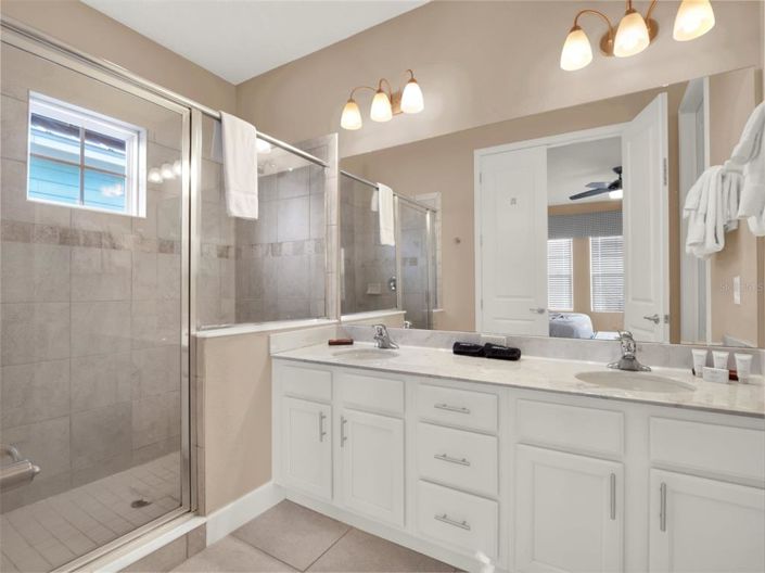 Image No.29-5 Bed Property for sale