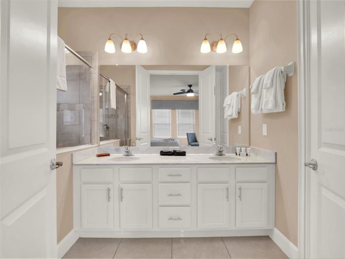 Image No.30-5 Bed Property for sale