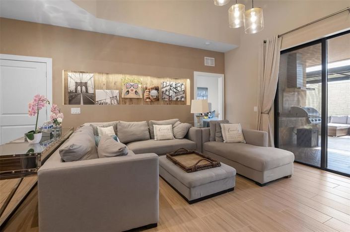 Image No.11-4 Bed Townhouse for sale