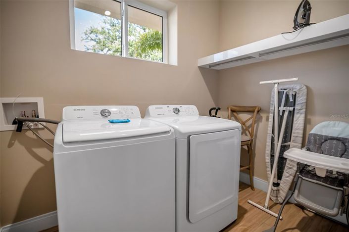 Image No.17-4 Bed Townhouse for sale