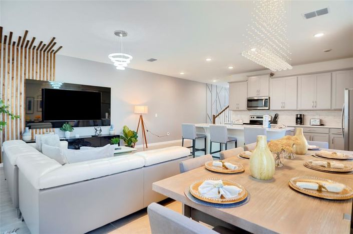 Image No.12-5 Bed Townhouse for sale