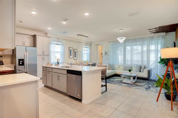 Image No.7-5 Bed Townhouse for sale