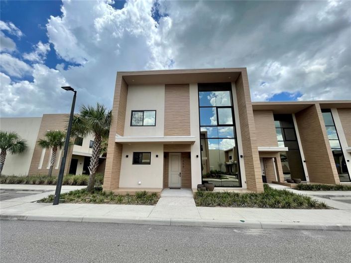 Image No.1-4 Bed Townhouse for sale